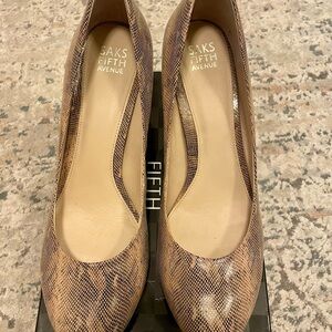 Saks Fifth Avenue Women's shoes size 11